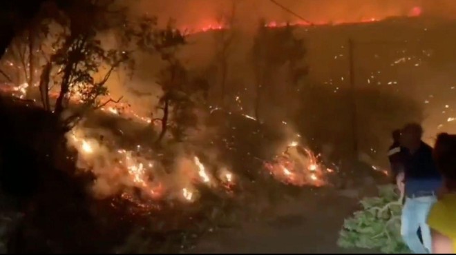 VIDEO: Grške otoke zajela ognjena apokalipsa, panični turisti bežijo na varno (med njimi tudi Slovenci) (foto: Posnetek zaslona)