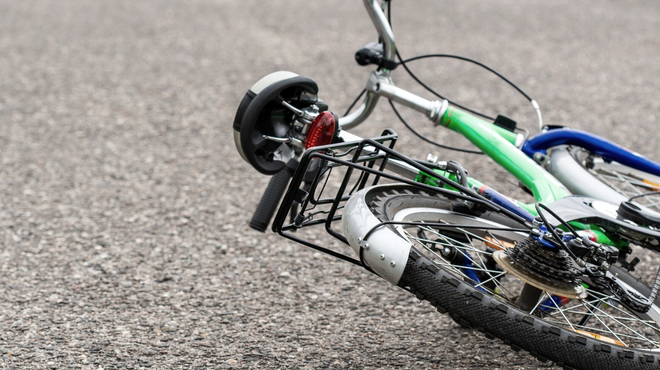 Tragedija v Postojni: po padcu s kolesom 14-letni otrok podlegel poškodbam (foto: Profimedia)