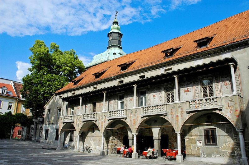 Čeprav skrit, je atrij ljubljanskih Križank prav zares dih jemajoč.