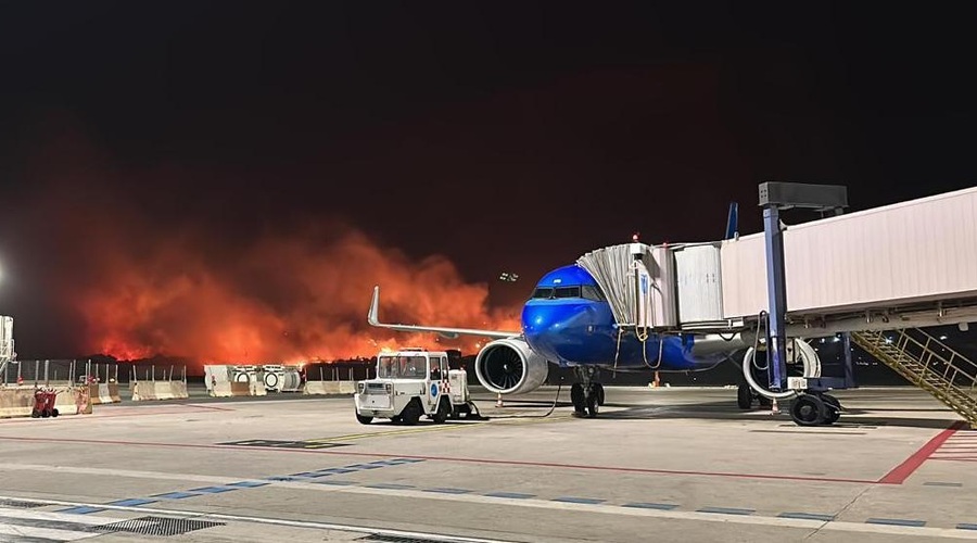 Sicilija v plamenih: "Še nikoli nismo videli česa takega!” (FOTO) (foto: Facebook/Aeroporto Internazionale di Palermo "Falcone Borsellino")