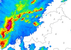 Pripravite se: sistem močnih neviht je že nad Italijo in bo kmalu dosegel Slovenijo (animacija)