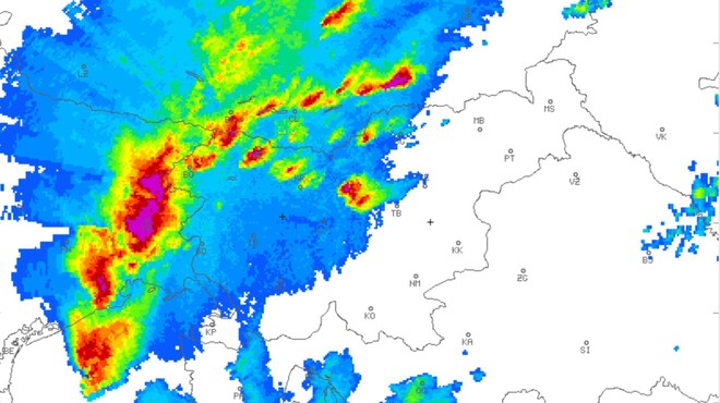 Pripravite se: sistem močnih neviht je že nad Italijo in bo kmalu dosegel Slovenijo (animacija) (foto: Arso)