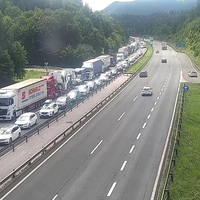 Popoln kaos na slovenskih cestah: če se odpravljate od doma, boste skoraj zagotovo naleteli na to