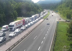 Popoln kaos na slovenskih cestah: če se odpravljate od doma, boste skoraj zagotovo naleteli na to