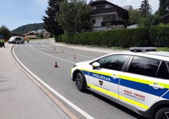 Neverjetna drama na avtocesti: s sedmimi migranti v avtu divjal z 250 kilometri na uro, ko so ga ujeli, pa je celo ...