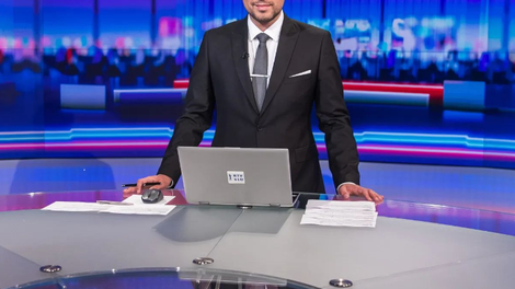 Znani televizijski voditelj najprej pristal v bolnišnici, sedaj pa močno presenetil s takšnim podvigom