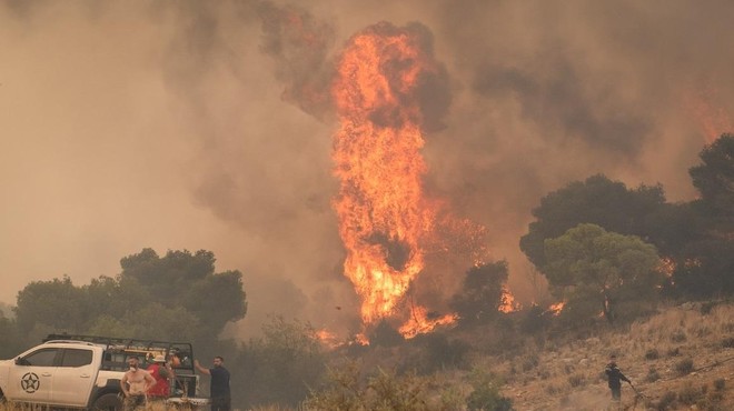 Ognjena drama v Grčiji se nadaljuje: rdeči alarmi blizu Aten, spet smrtne žrtve (foto: Profimedia)