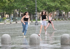 Dolgo, vroče poletje? Zaenkrat ni tako, napovedi za konec tedna pa kažejo ...