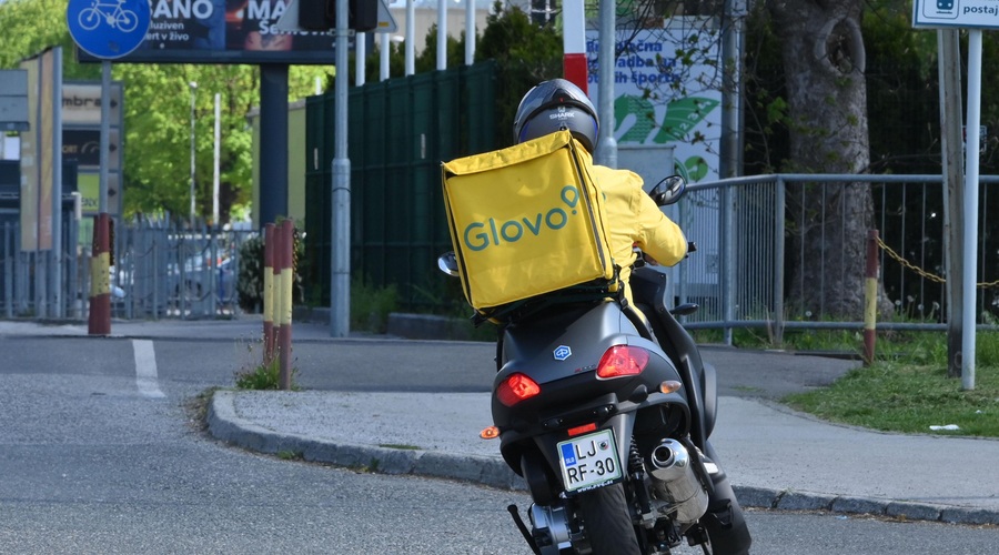 Ženska šokirana ob nepričakovani prošnji dostavljavca hrane: "Že tretjič se mi je zgodilo, da ..." (foto: Bobo)