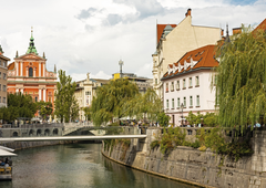 Ustavno sodišče ljubljanski občini premešalo štrene: bodo Ljubljančani ostali brez priljubljenega peš prehoda?