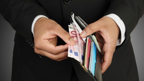Z avgustom znova podražitve: za koliko se bo stanjšala vaša denarnica?