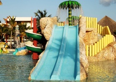 Grozljivka v vodnem parku: 35-letni oče umrl, njegova hčerka hudo poškodovana