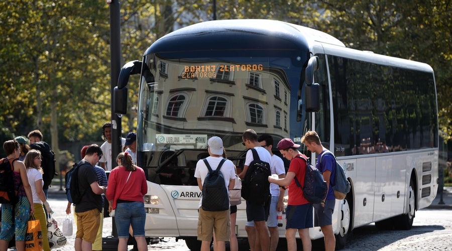 Nevarnost avtobusnih potovanj in grozljive posledice nesreč: zakaj potniki ne uporabljajo varnostnih pasov? (foto: Borut Živulovič/Bobo)