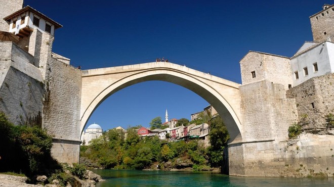Tragedija v Mostarju: 55-letnica opazovala skoke z mostu, nato ji je spodrsnilo (foto: Profimedia)