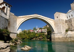 Tragédie à Mostar : une femme de 55 ans regardait des sauts depuis un pont, puis elle a glissé