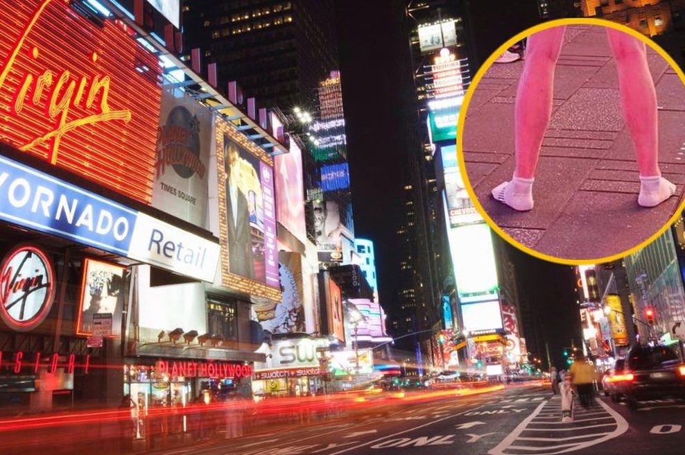Si pa upa! Priljubljeni slovenski voditelj se je sredi New Yorka slekel skoraj do golega, na spodnjicah pa ... (FOTO) (foto: Profimedia/Instagram/Robert Roškar/fotomontaža)