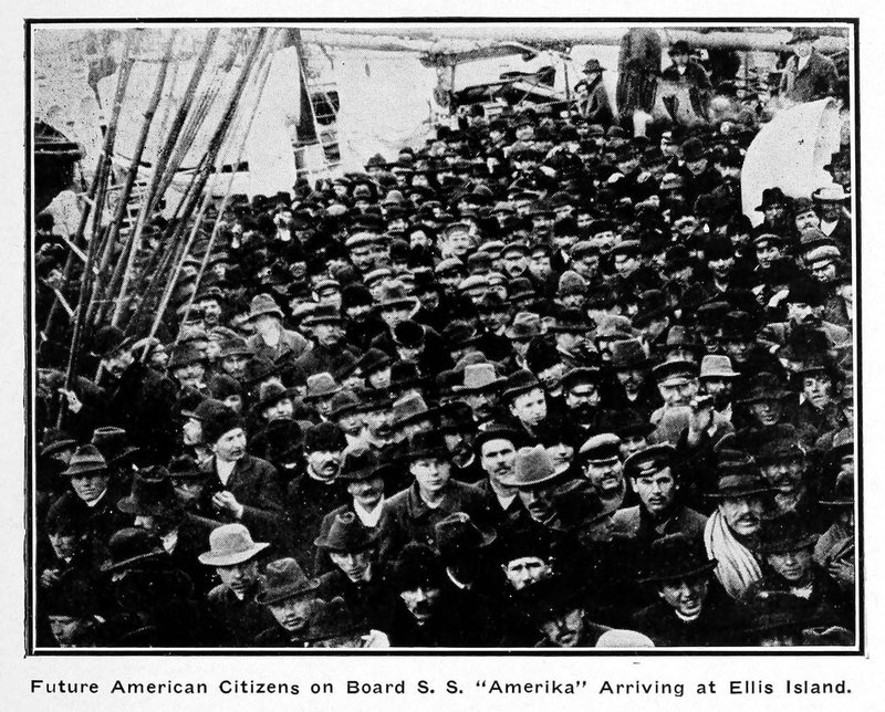 Dnevno je skozi Ellis Island v ZDA prihajalo na tisoče emigrantov, ki so pozneje postali ameriški državljani.