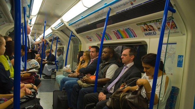 Ko se mirna vožnja spremeni v pravo grozljivko: potnike na vlaku prestrašila kača! (foto: Profimedia)