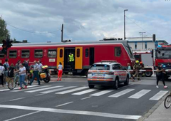 Huda nesreča v Ljubljani: v osebno vozilo trčil vlak