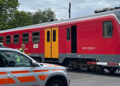 Znane nove podrobnosti o hudi prometni nesreči v Ljubljani: v trčenju s potniškim vlakom umrla ena oseba