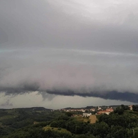 Pozor, vreme ne bo na naši strani: ciklon in hladna fronta prinašata padavine, te pa razdražljivost, nemir in izčrpanost!