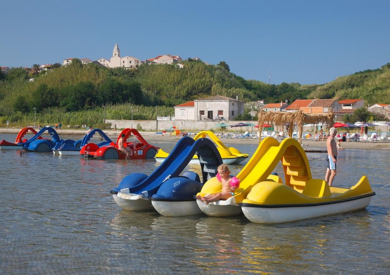 Otok Susak je idealen za otroke.