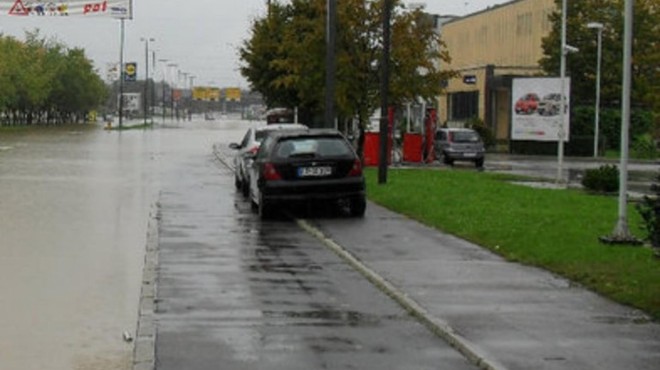 V Ljubljani zadonela sirena za nevarnost, alarm so sprožili tudi v UKC (foto: Facebook/PGD Šmartno ob Savi)