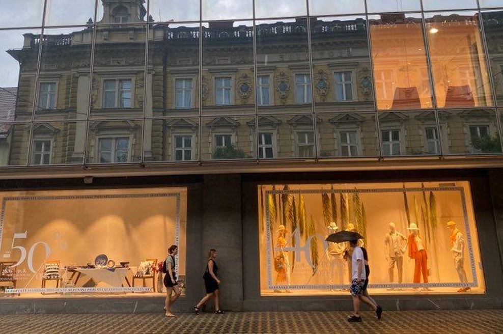 V Ljubljani sirena za nevarnost, na uradni turistični strani pa objava o "čarih deževnega glavnega mesta" (foto: Twitter/Visit Ljubljana)