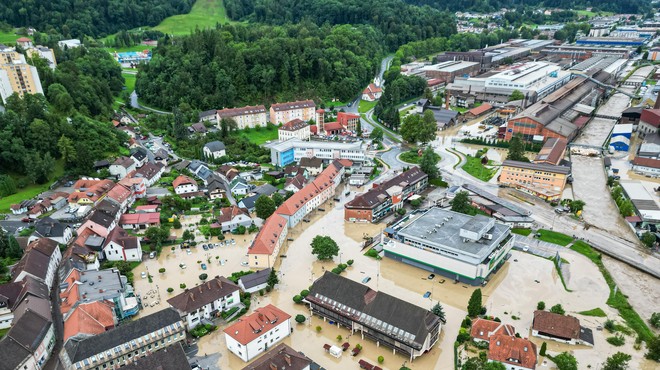 Razmere v Kamniku "katastrofalne" (hiše odrezane od sveta, ni pitne vode ... ) (foto: Gregor Ravnjak/Bobo)