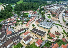 Razmere v Kamniku "katastrofalne" (hiše odrezane od sveta, ni pitne vode ... )