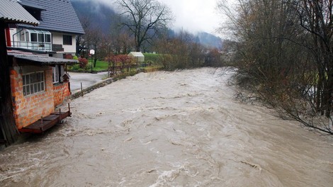 V Zgornji Savinjski dolini zadonele sirene: prebivalci naj se pripravijo
