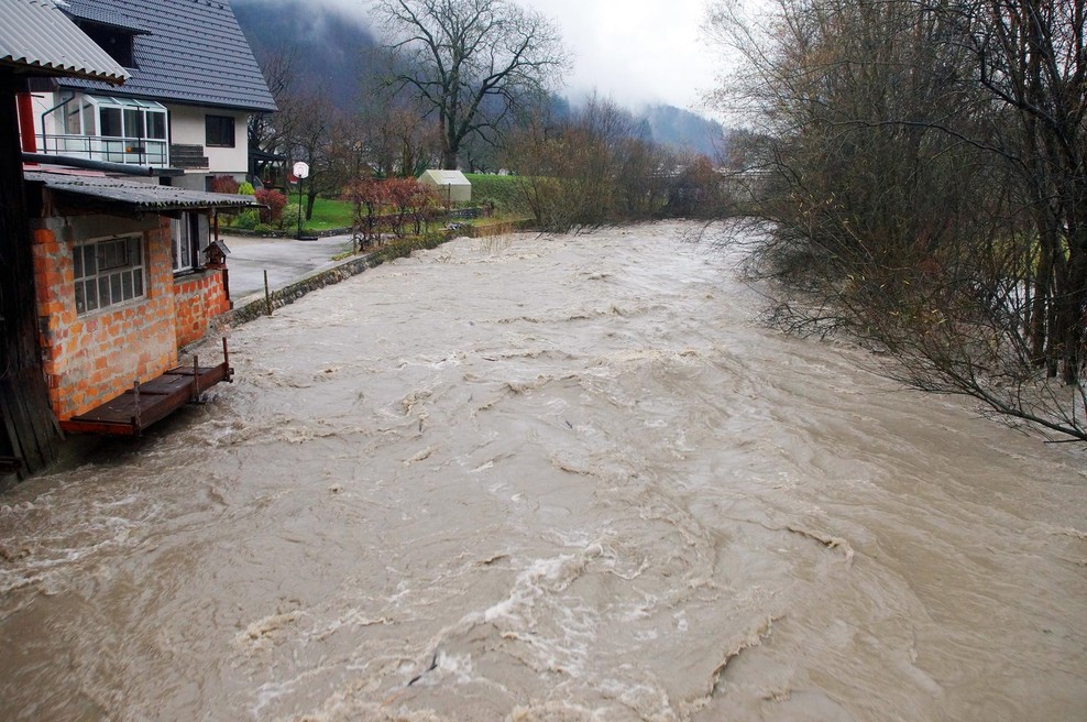 V Zgornji Savinjski dolini zadonele sirene: prebivalci naj se pripravijo (foto: Aleksander Cufar/Bobo)