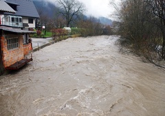 V Zgornji Savinjski dolini zadonele sirene: prebivalci naj se pripravijo