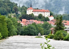 Ko ne moremo verjeti očem: "Dejansko je vsa Gorenjska pod vodo!" Ob prizorih poplavljene Škofje Loke bi lahko samo jokali (FOTOGALERIJA)