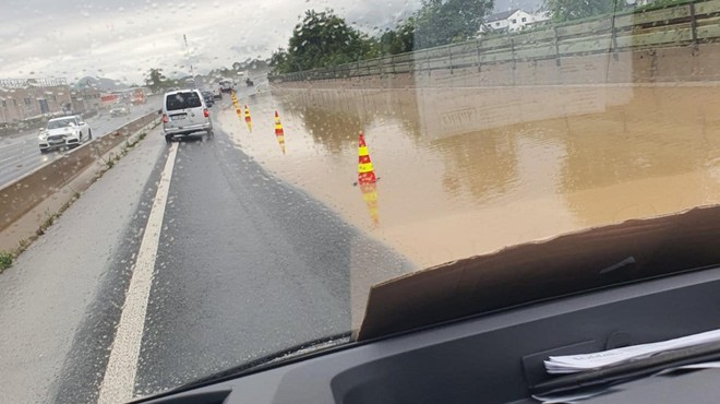 Zaprta štajerska avtocesta: mogočega in varnega obvoza med Ljubljano in Mariborom NI (foto: Facebook/Ustvarimo Reševalni PAS na avtocestah/Ferrari Šubic)