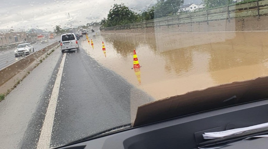 Zaprta štajerska avtocesta: mogočega in varnega obvoza med Ljubljano in Mariborom NI (foto: Facebook/Ustvarimo Reševalni PAS na avtocestah/Ferrari Šubic)