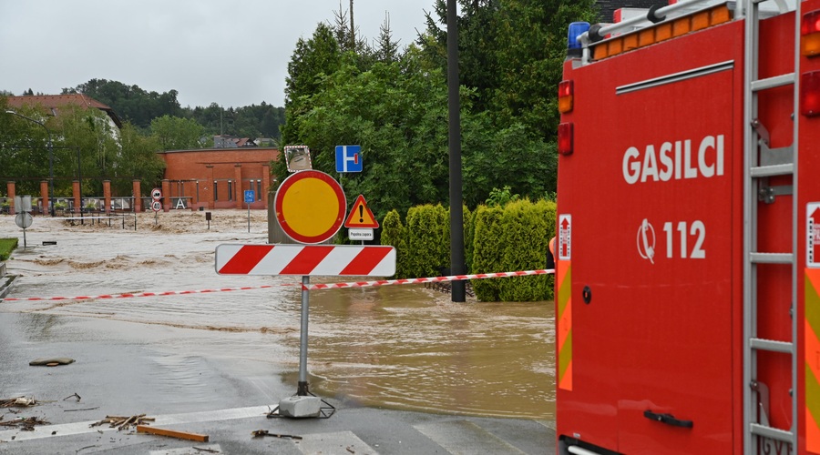 Popolno zaprtje številnih slovenskih cest (imamo seznam) (foto: Žiga Živulovič jr./Bobo)