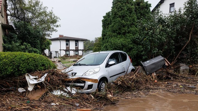 Slovenija se je prebudila v deževno jutro: huda ura se nadaljuje, reke poplavljajo, številne ceste zaprte (foto: Profimedia)