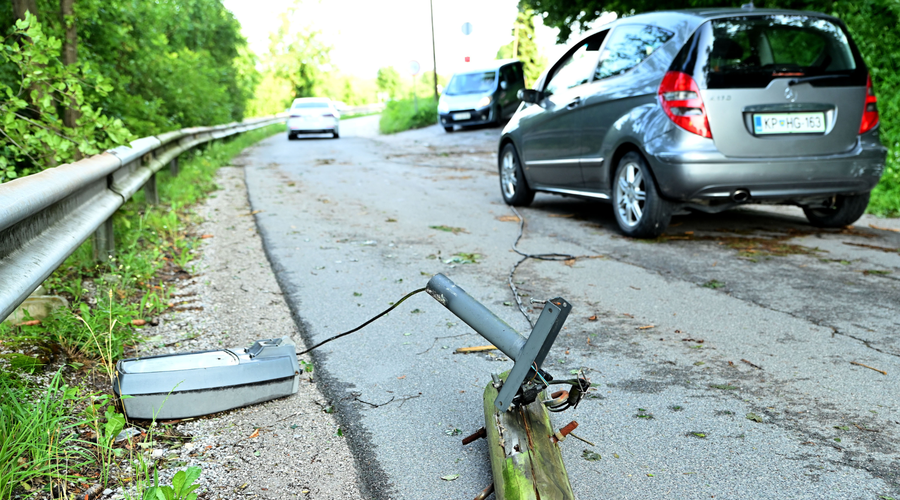 Številne ceste po Sloveniji zaprte: preverite, katerim odsekom se je nujno izogniti (foto: Žiga Živulovič jr./Bobo)