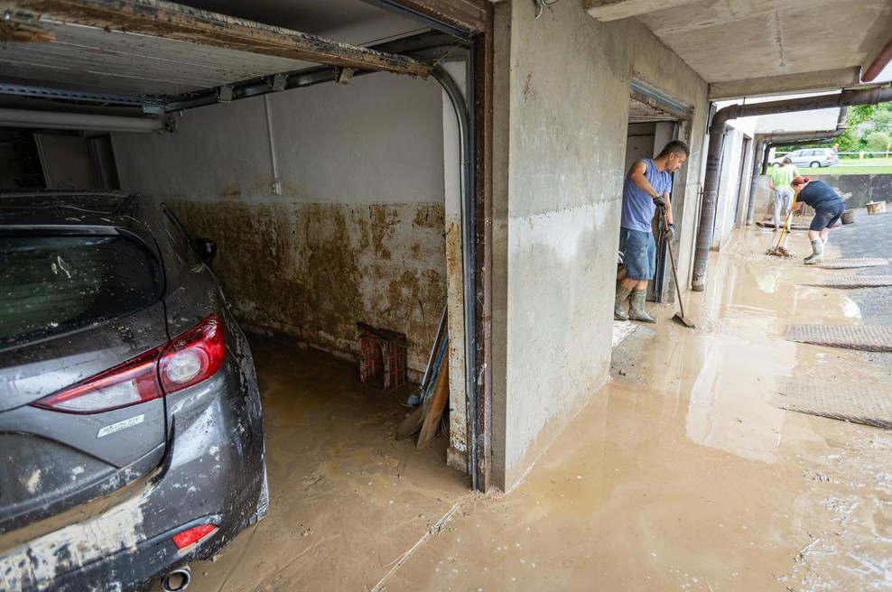 Zaradi poplav in izrednih razmer bodo trgovine odprte tudi ob nedeljah in praznikih (foto: Profimedia)