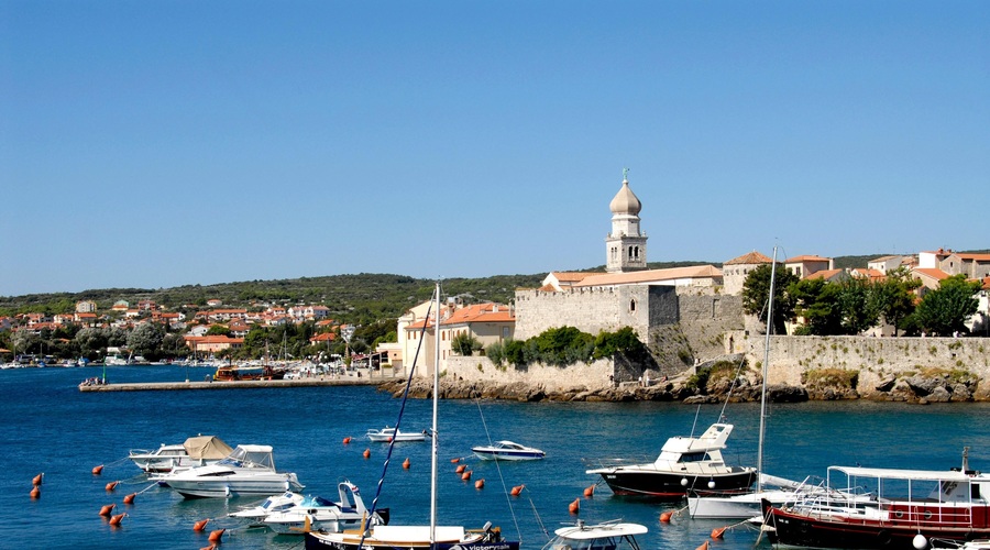 Radi dopustujete na otoku Krk? Ta kotiček z bogato zgodovino vas bo navdušil (foto: Profimedia)