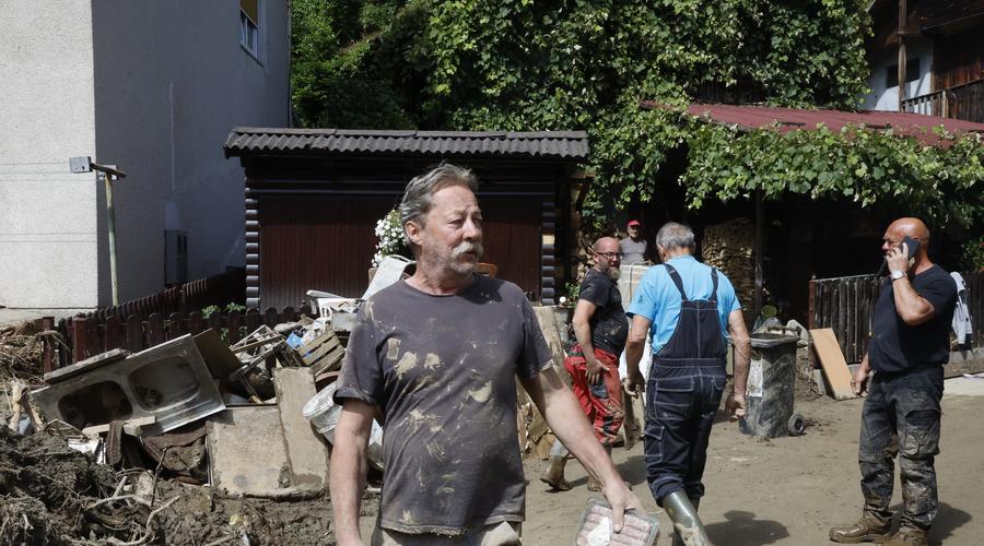 Prizadetim v poplavah lahko pomagate prek nove aplikacije, preverite, kaj potrebujejo na terenu! (foto: Borut Živulović/Bobo)