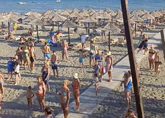 VIDEO: Na plaži zavrteli jugoslovansko himno, odziv obiskovalcev je bil neprecenljiv