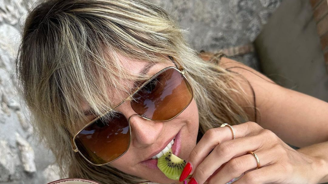 FOTO: Heidi Klum na vroči fotografiji pozirala s sadjem, a vsi so najprej opazili ... (foto: Instagram/Heidi Klum)