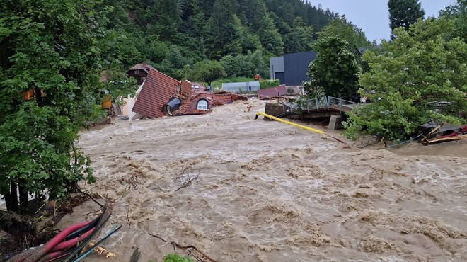 Okrevanje po poplavah: nazaj je elektrika, ceste so znova prevozne (foto: Facebook/Dr. Matic Tasič - župan Občine Prevalje)