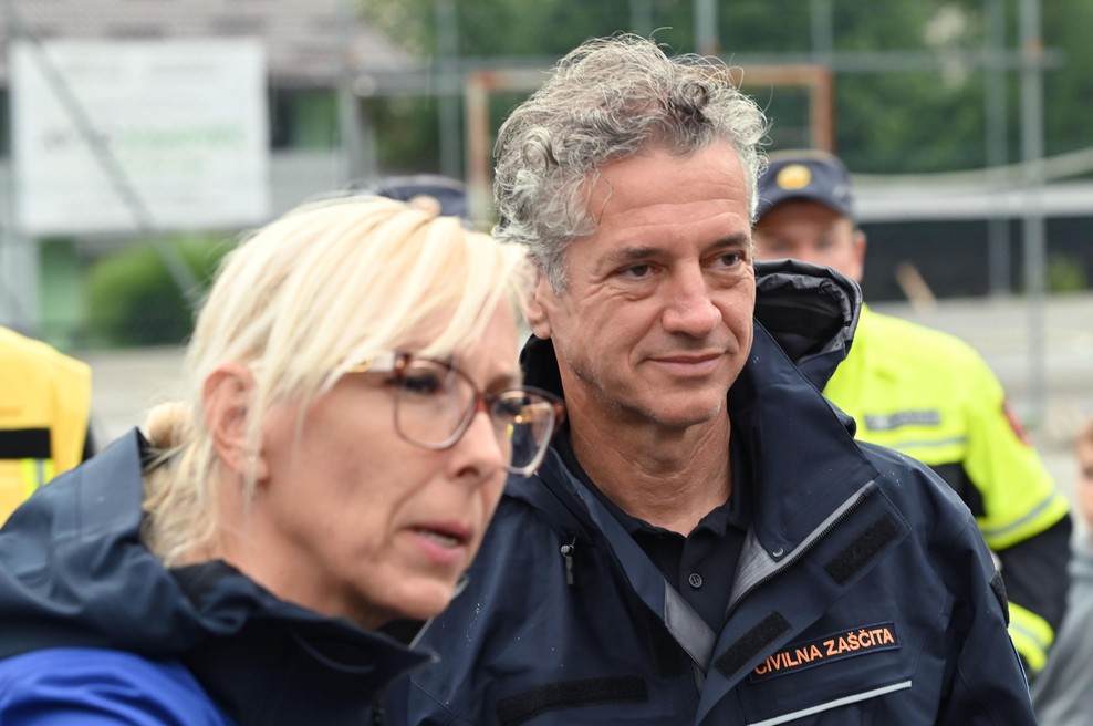 Predlog vlade: bo 14. avgusta dela prost dan? (foto: Bobo)