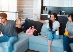 Zanimiva raziskava: ne boste verjeli, koliko mladih Slovencev (v starostni skupini med 18 in 34 leti) še živi pri starših