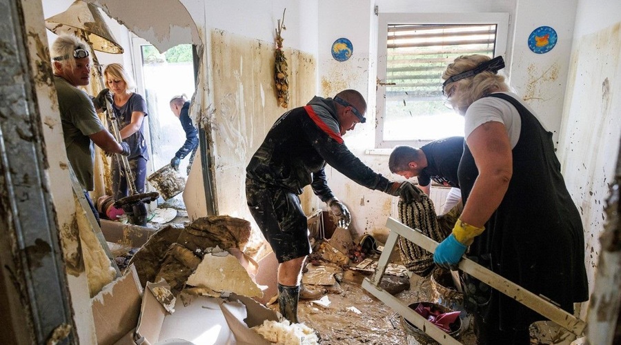 V stiski spoznaš prijatelja! Slovenija ni ostala sama, poglejte, kdo vse in na kakšen način nam pomaga (foto: Profimedia)