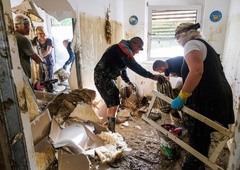 V stiski spoznaš prijatelja! Slovenija ni ostala sama, poglejte, kdo vse in na kakšen način nam pomaga