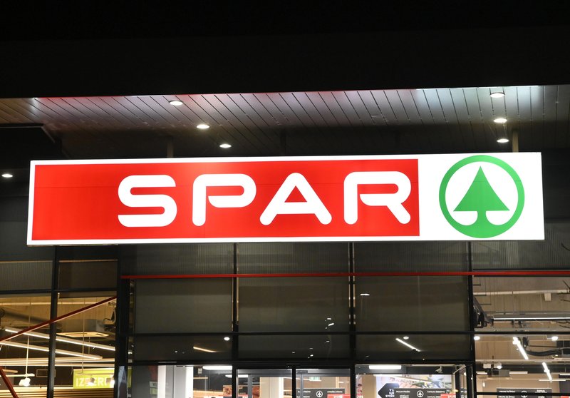 V ponedeljek bodo vse trgovine Spar in Interspar po Sloveniji odprte po skrajšanem delovniku od 8. do 13. ure.